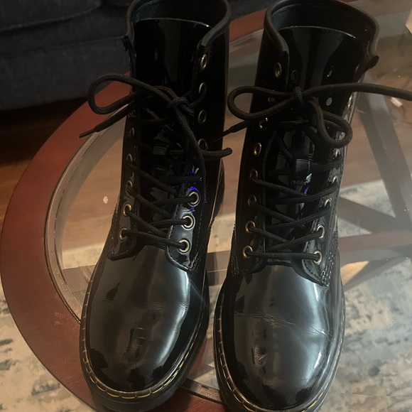 Patent Doc Martens Women’s size 8 - Picture 2 of 6